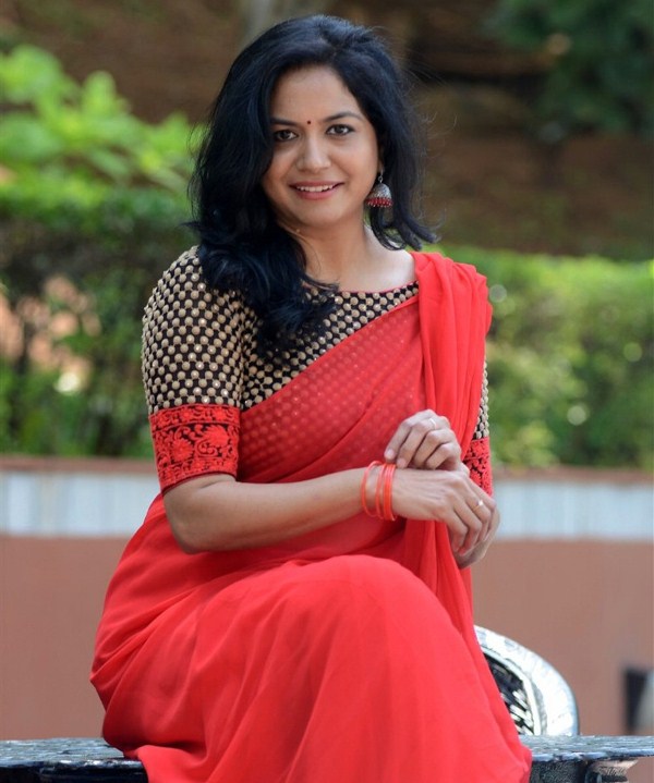 Telugu Singer Sunitha Upadrashta Red Saree Images | Indian Filmy Actress