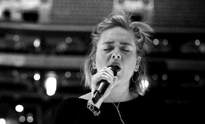 Arti Lirik Lagu Adele Million Years Ago dan Terjemahan - Ngartiin