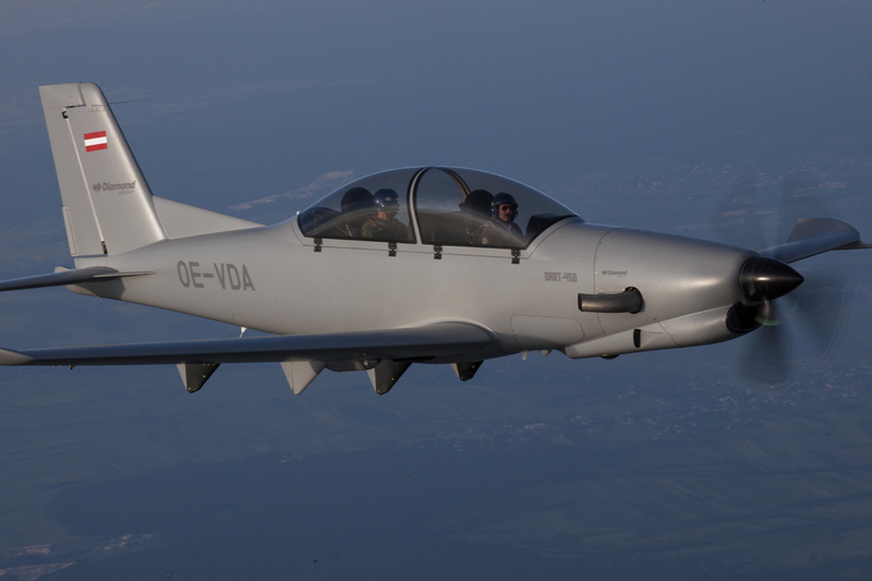 desarrollo defensa y tecnologia belica Entrenador Diamond Aircraft