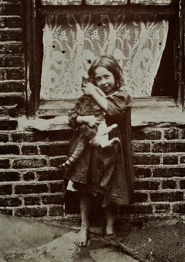 30 Astonishing Portraits of London's Street Children From the Early