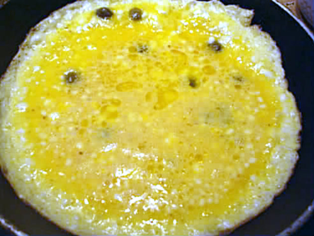 Seks omelette by Laka kuharica: fry the mixture in olive oil