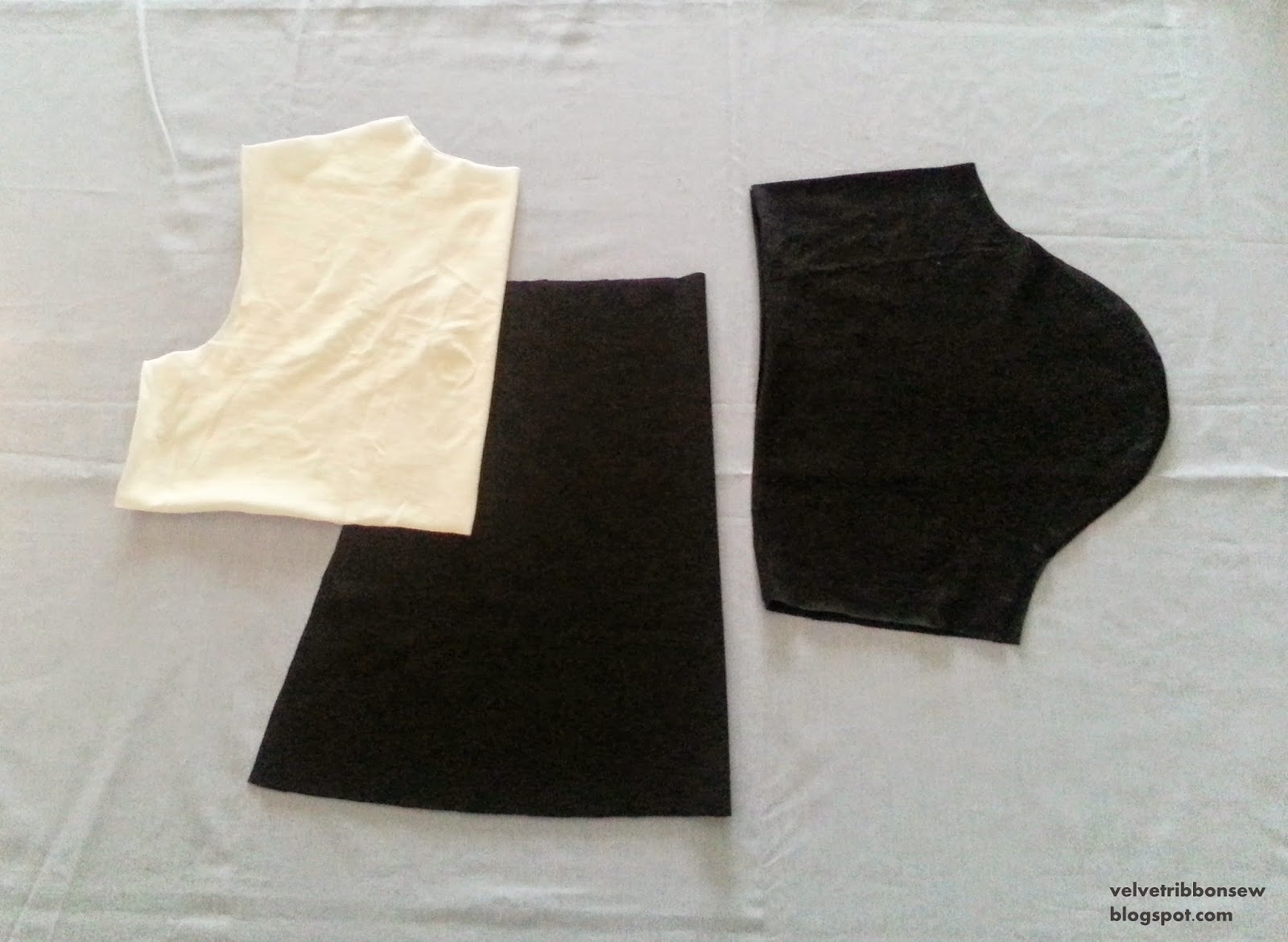 Velvet Ribbon: Black And White Color Block T-Shirt - Free Pattern