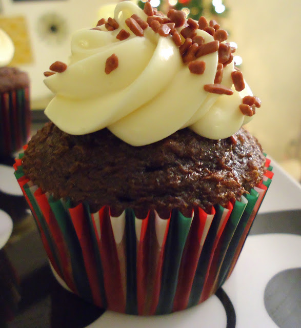 Foodie & Fabulous Chocolate Fudge Hidden Kiss Cupcakes