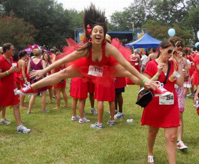 Странная ситуация. I spied on the right moment. Смешные стоп кадры представления людей. Фото в нужный момент девушек. Девушки в неподходящий момент.