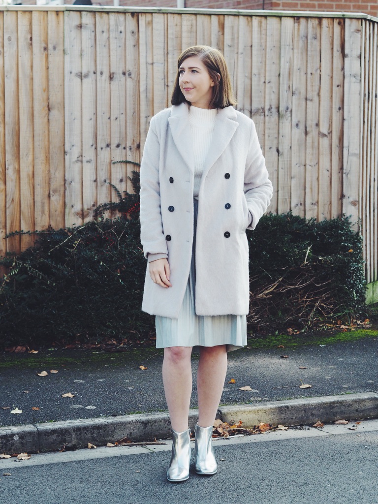 fbloggers, fblogger, fashionbloggers, fashionblogger, fashionbloggers, ootd, outfitoftheday, wiw, whatimwearing, lotd, lookoftheday, asseenonme, midiskirt, primarkoutfit, cocooncoat, silverboots