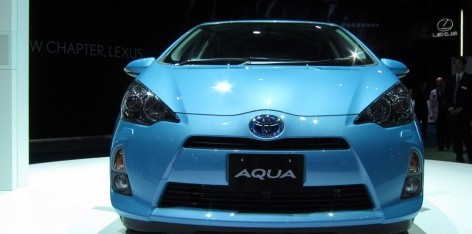 Frente do Toyota Aqua- o carro mis vendido no Japão em Novembro