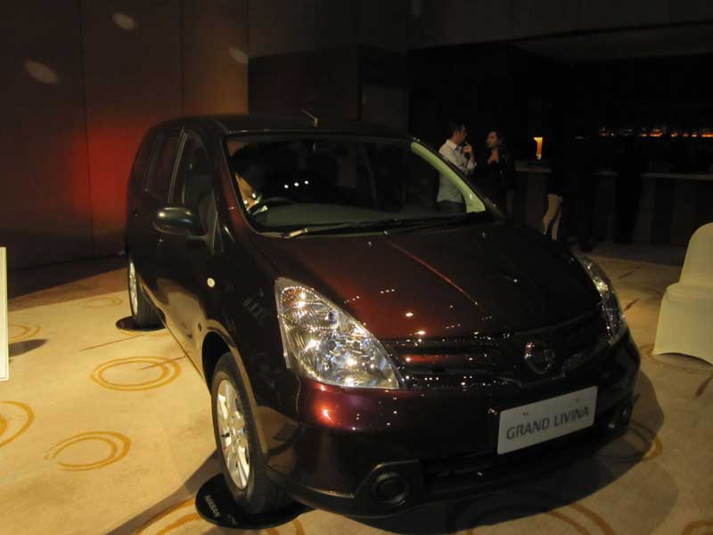Nissan Grand Livina (2012) - Car Barn Sport