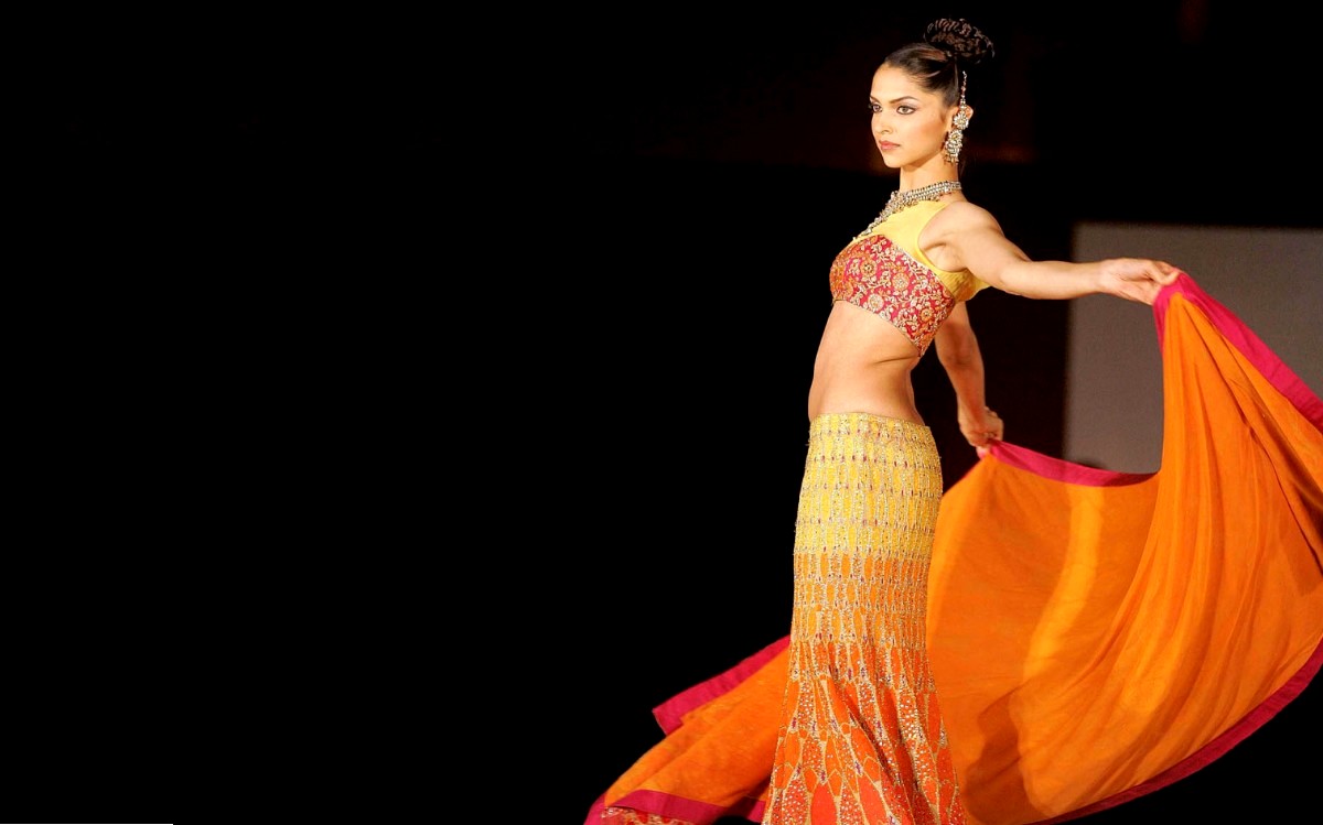 New HD Wallpapers: Newly Latest Wallpapers Of Sexy Indian Actress