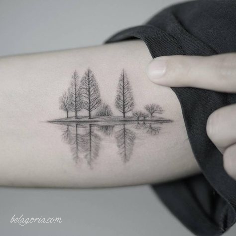 foto con tatuaje de bosque espectaculare