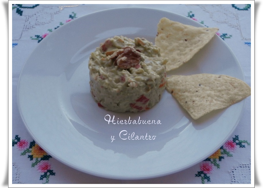 Hierbabuena y Cilantro TARTAR DE AGUACATES Y PALITOS DE SURIMI