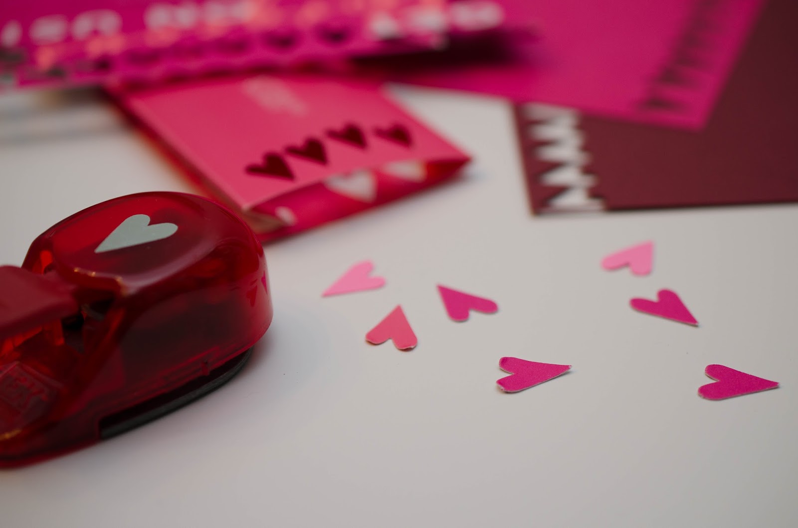 Diy valentine wedding table dessert valentines cake dinner recycled bouquet two bird confettidaydreams decor sparkly brooch beloved cakestands beaded touch Blair Shares: Valentine's Decorating Ideas DIY