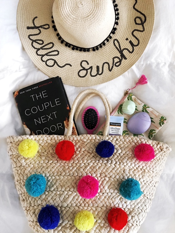 What's in My Beach Bag - Essentials to include in your beach tote on your next vacation! 