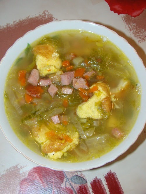 Ciorba de salata iceberg cu omleta