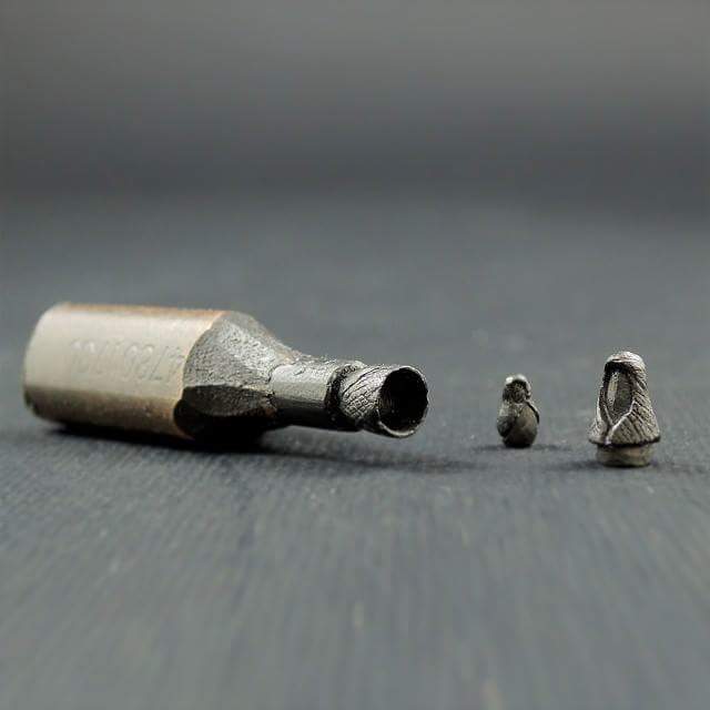 مجموعة صور لاجمل ابداع لاففنون النقش على (( لب)) أو اقلام الرصاص,,