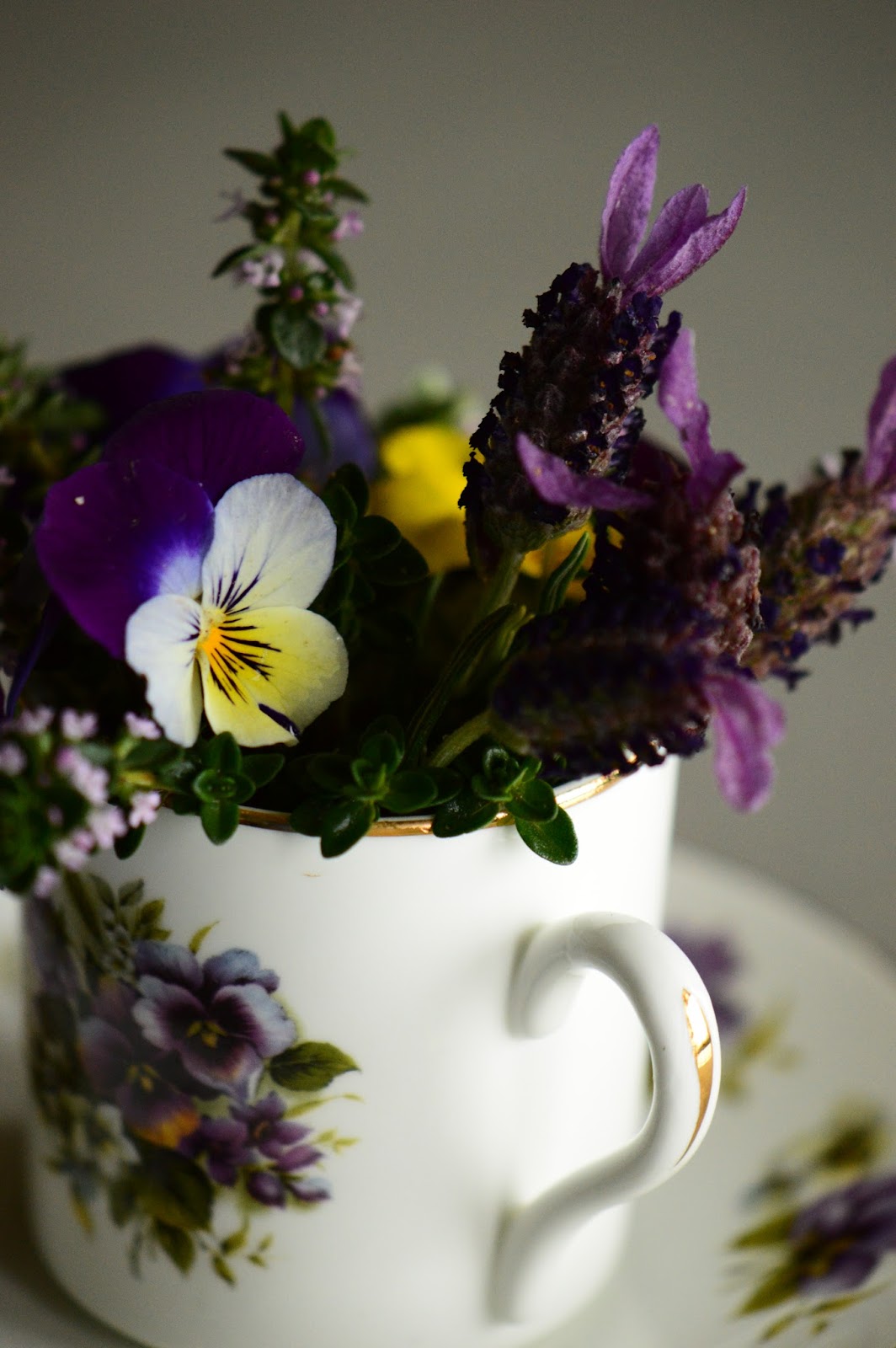 Viola, teacup, Monday vase meme, lavender