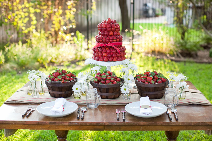Maddycakes Muse: Strawberry Party Centerpieces