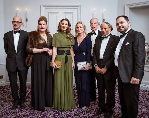 Queen Rania of Jordan style, wore green gown, Valentino gown, Valentino clutch bag, Fendi Leather shoes, Yves Saint Laurent diamond earrings