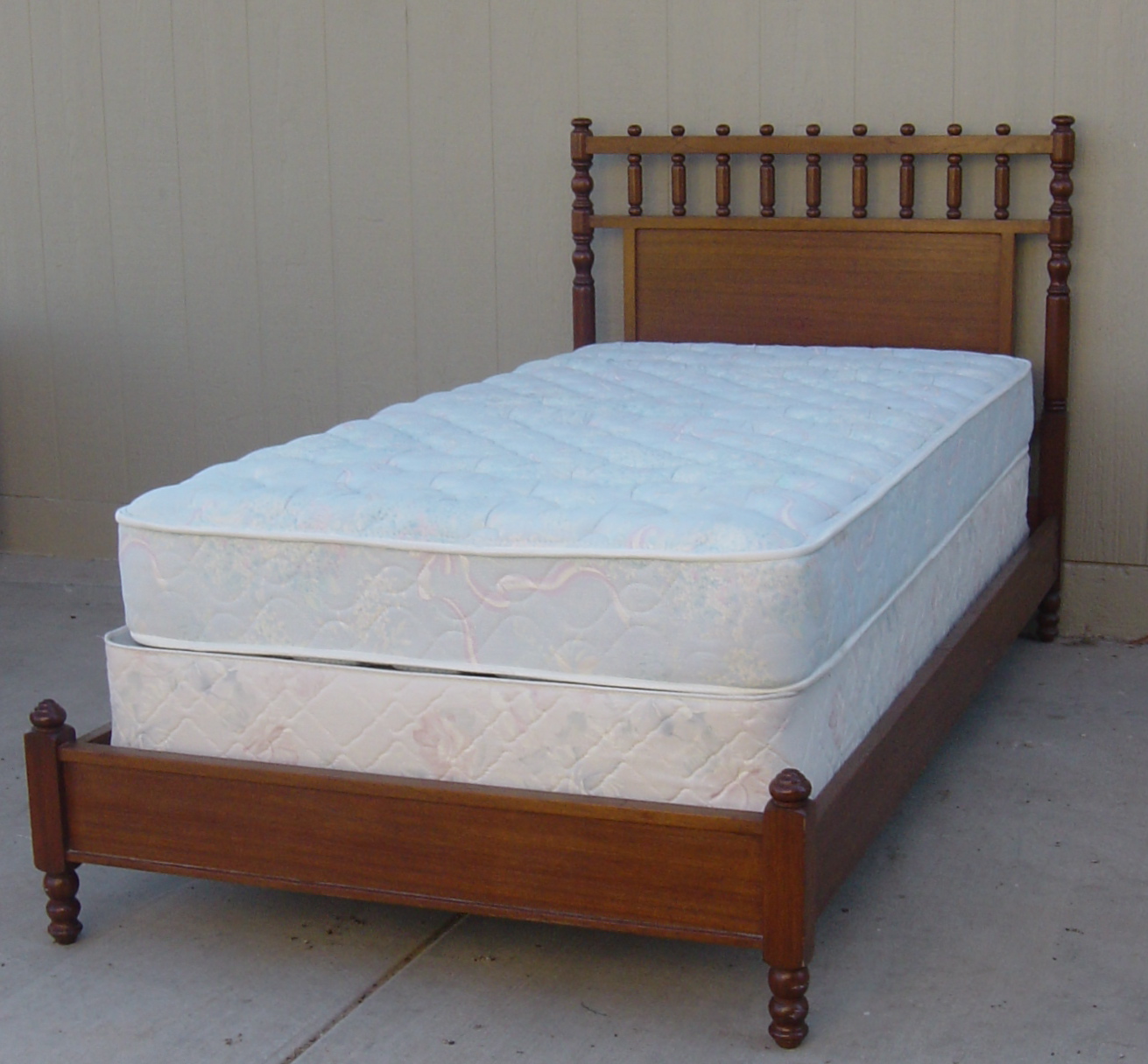 The Backyard Boutique by Five to Nine Furnishings Single/Twin