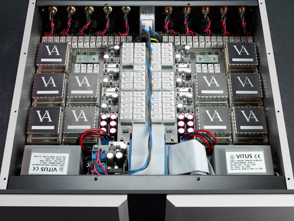 sl102_internal_big.jpg