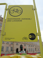 Bécs, Wien, biciklitároló, kerékpártároló, bringatároló, Bécs, Wien, Museumsplatz, Vienna, Fahrradständer, fahrrad, bike, art, kunst, bike-Laokoon, 