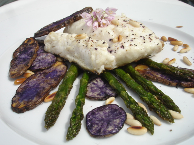 Kochbuch für Max und Moritz: Kabeljau mit grünem Spargel und blauen ...