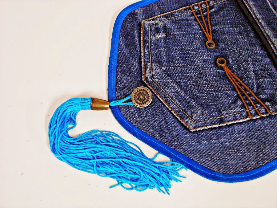 DIY-costura-reciclar-costumizar-vaquero-cargador-móvil-6
