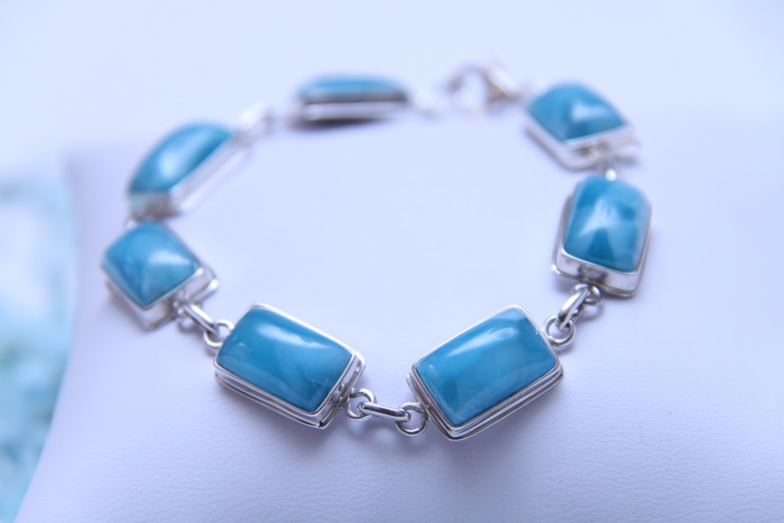 ларимар камень самородок. зеленый ларимар. голубой янтарь или камень ларимар. доминиканская бирюза ларимар. ларимар кому подходит по знаку.