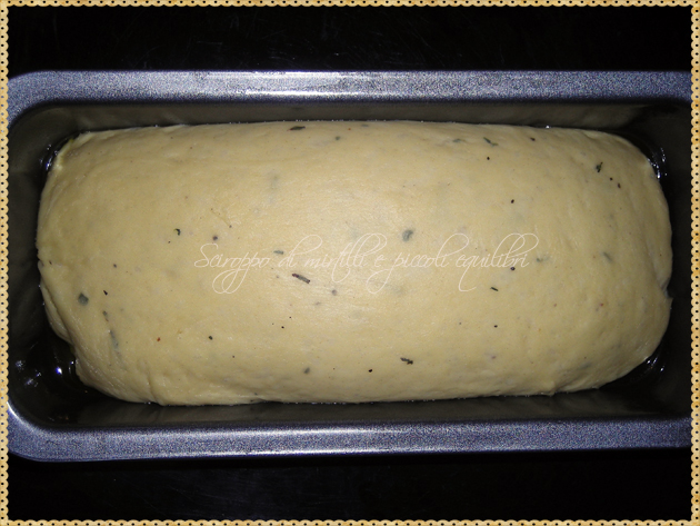 Pane al pecorino romano ed erbe aromatiche, prima della cottura