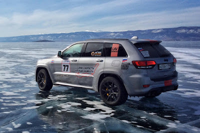Jeep Grand Cherokee Trackhawk ngebut 280 kmh di atas es Jeep Grand Cherokee Trackhawk ngebut 280 kmh di atas es