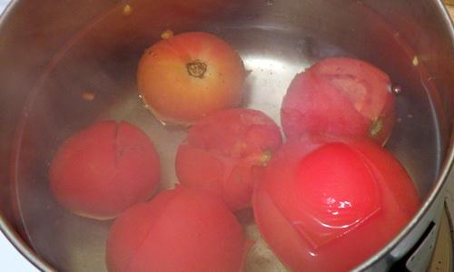 Merebus tomat agar manfaatnya maksimal