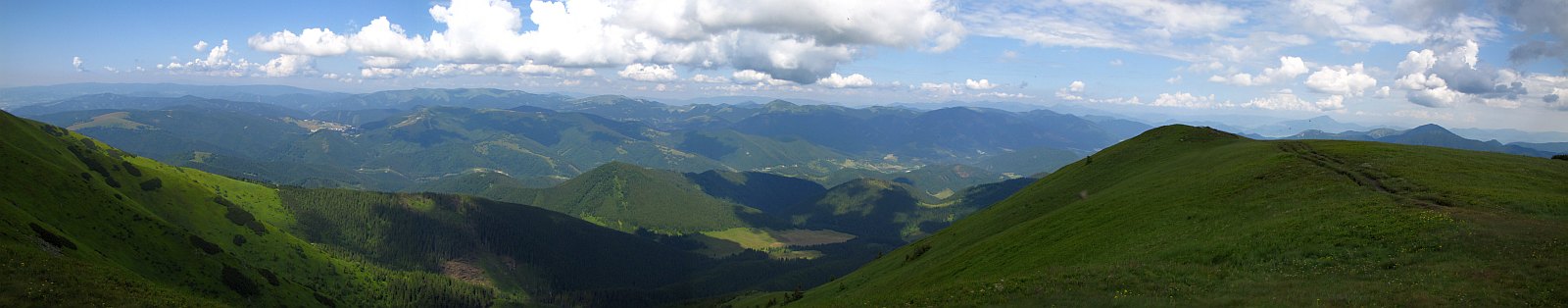 Zachodnia i północno-zachodnia panorama z Wielkiej Chochuli (słow. Veľká Chochuľa). Zachodnia i północno-zachodnia panorama z Wielkiej Chochuli (słow. Veľká Chochuľa).