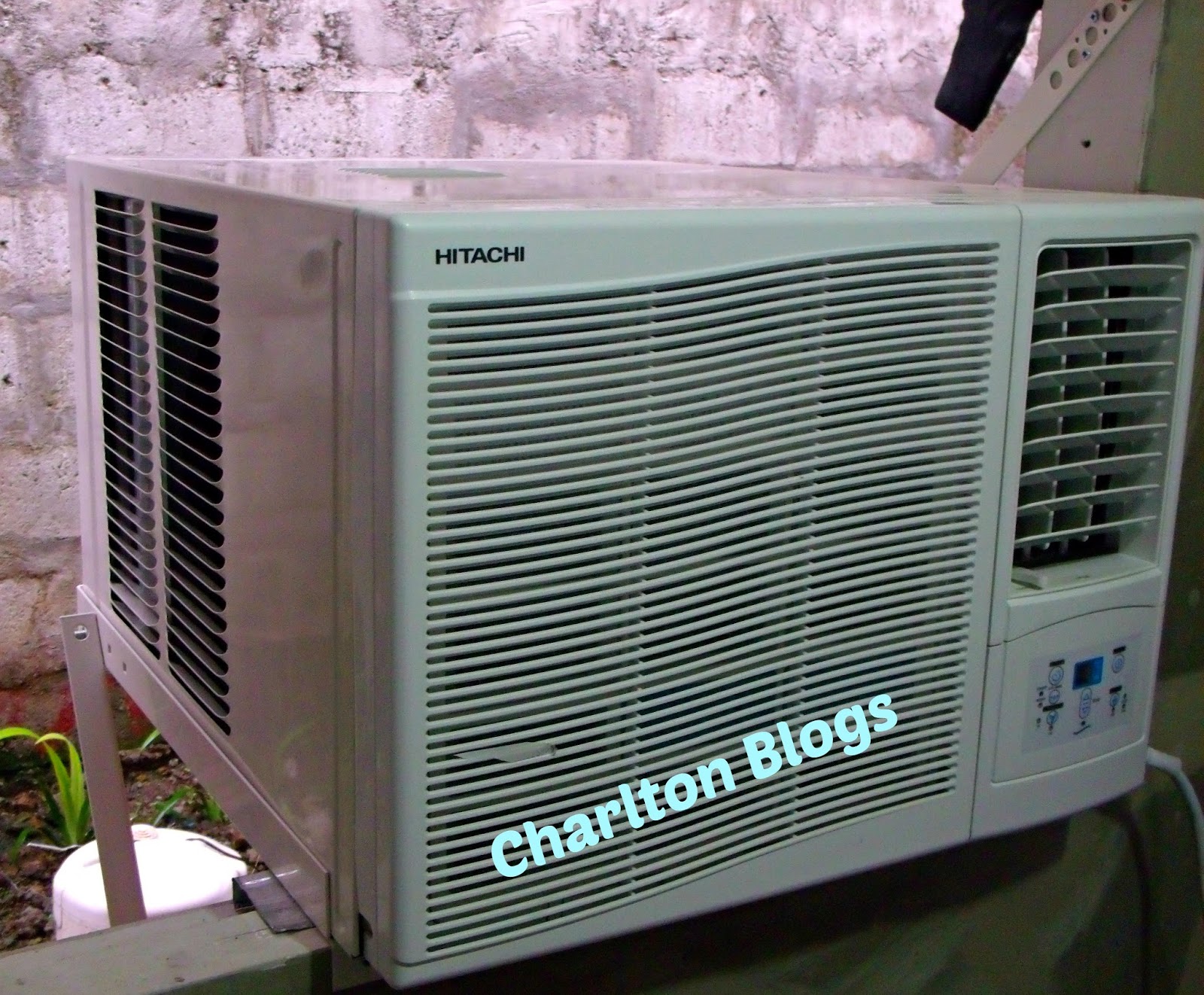 EAT EXPLORE EXPERIENCE Hitachi Window Type Aircon Review