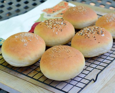 Soft Sandwich Rolls (NOLA-Style French Rolls) ♥ KitchenParade.com, soft insides with crispy crust perfect for sandwiches of all shapes and sizes, even from the same batch.