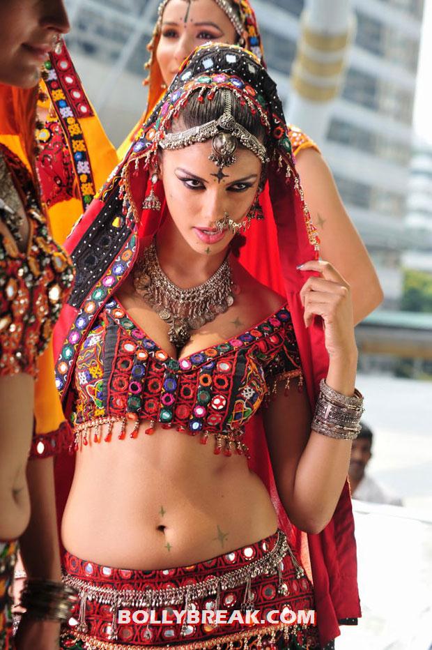 Gabriela Bertante still in blue traditional outfit showing her hot navel and amazing body - (7) - Gabriela Bertante Item  BLUE dress HOT PHOtoS