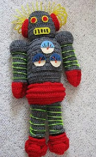 http://donnascrochetdesigns.com/slinky/robot-free-crochet-pattern.html
