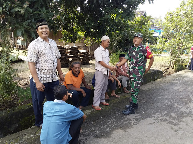 Begini Kedekatan Babinsa Bersama Warga