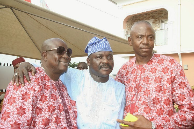 AMAZING STORIES AROUND THE WORLD LAGOS NURTW CHAIRMAN TAJUDEEN AGBEDE