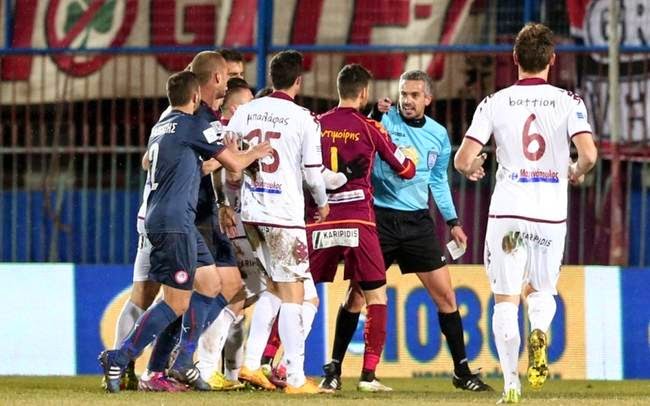 Πήρα κι εγώ κόκκινη στη Βέροια...