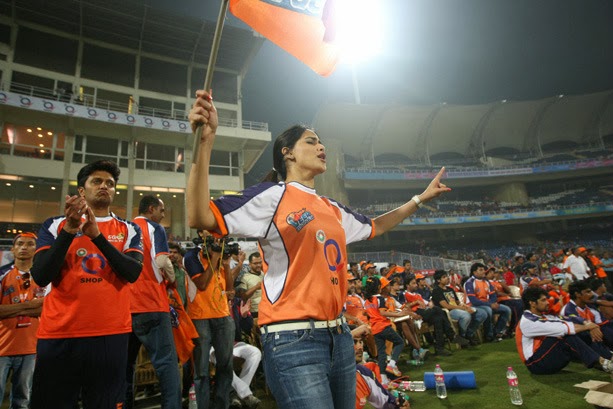Genelia D'souza Deshmukh Cheering for Veer Marathi Team - CCL4