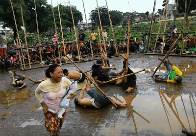 Karya Dindon WS bersama Teater Kubur Jakarta - teraSeni Karya Dindon WS bersama Teater Kubur Jakarta - teraSeni