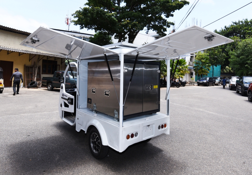 පොඩි පොඩි බිස්නස් වලට අලුතෙන්ම එන ෆ්‍රිජ් එකක් තියෙන Demak ත්‍රීවීල් එක