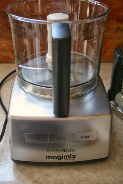 Magimix 5200XL 16-cup Food Processor by Robot-Coupe {product review} found on www.girlichef.com