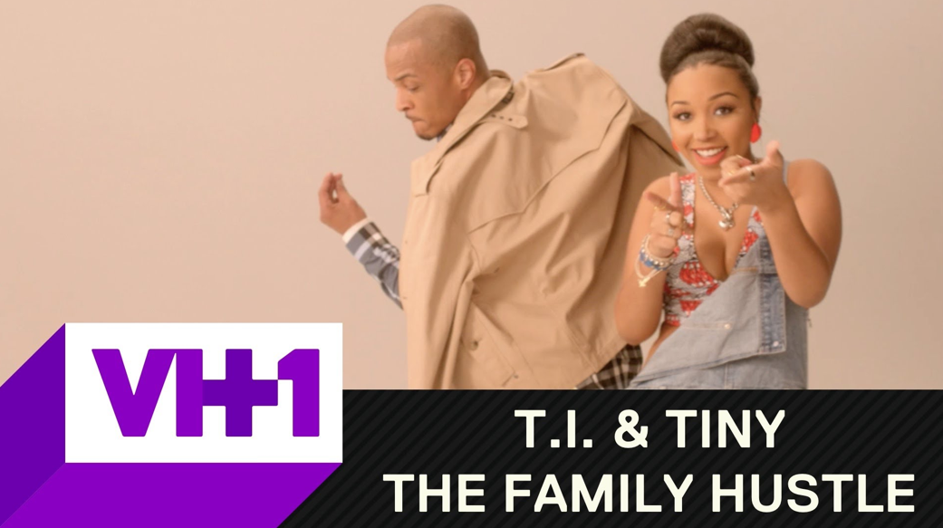 Big house travelin' kind. Мышка фотограф. Tiny their. Маленький домик на колесах. Tiny their.