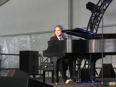 Tim Minchin playing the piano
