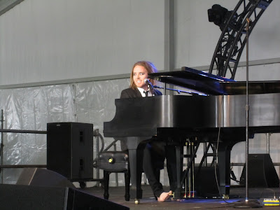 Tim Minchin playing the piano