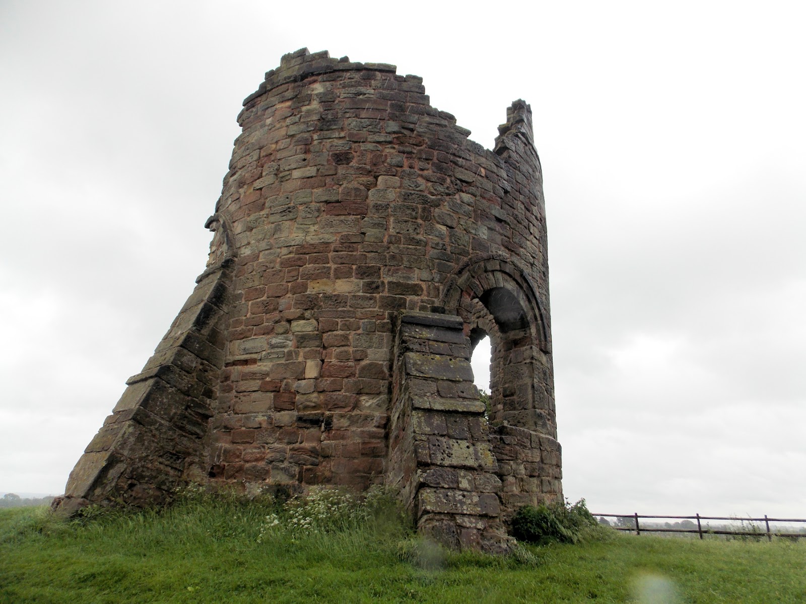 Италия землетрясение 2012. Башня каэрморхен ведьмак 3. Средневековые сторожевые башни. Разрушить башню 3. Башня чайки ведьмак.