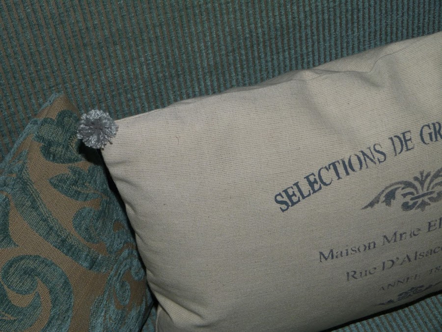 isabelvintage-vintage-almohadon-pompones-lana-estarcido