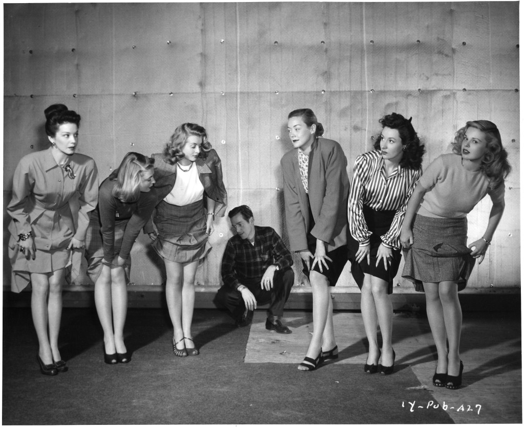 Измена живопись. Ноги советских женщин. Женщины коллаборационистки во франции. Женщина на коленях. Ретро унижение.