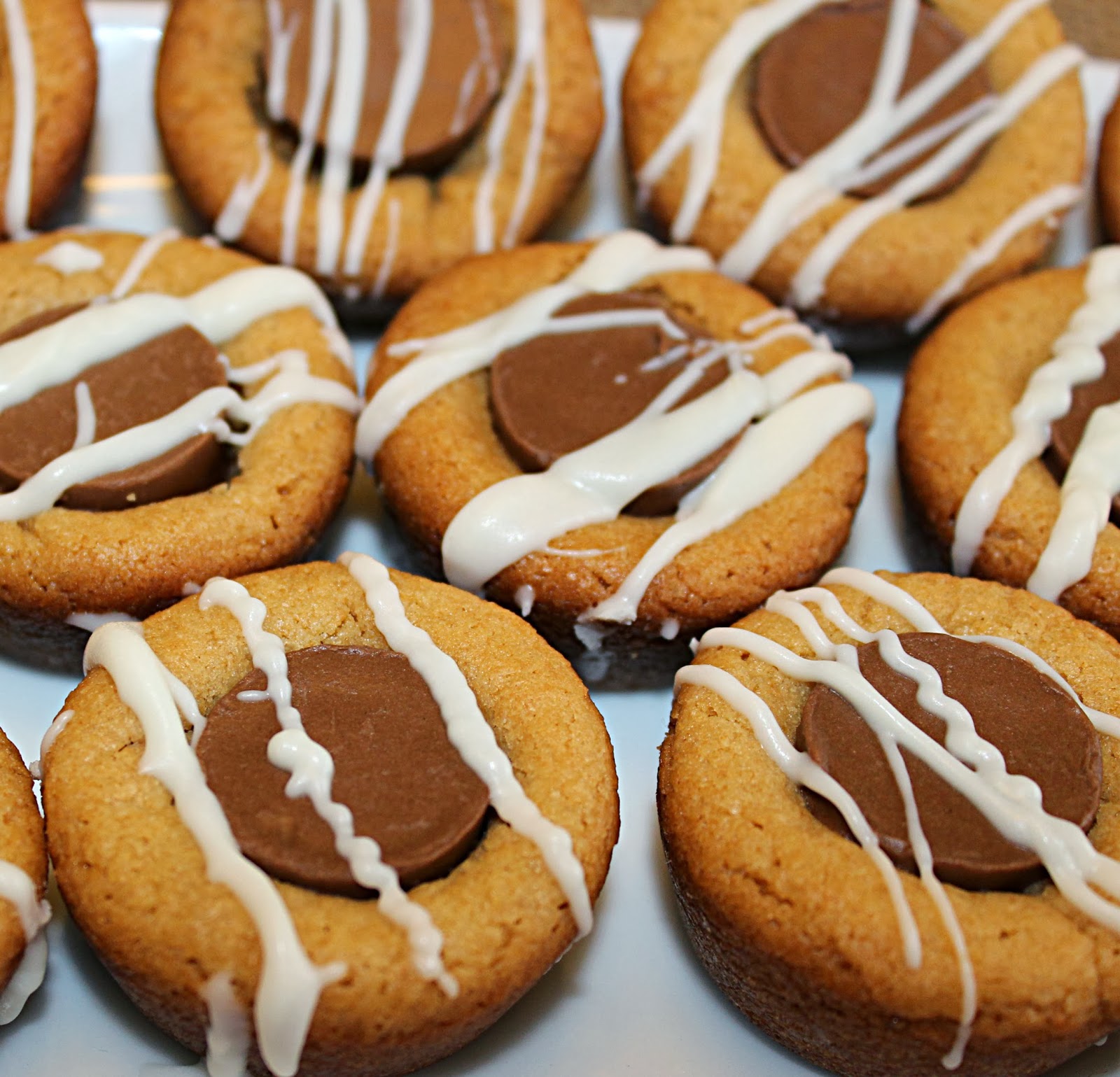 sugar &amp; spice: Mini Peanut Butter Rolo Cookies
