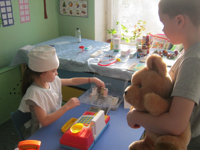 Центр сюжетно ролевых игр в детском саду. Сюжетно ролевая игра доярка. Сюжетно ролевая игра ветклиника старшая группа. Сюжетно ролевая игра ветеринарная клиника. Домашние животные младшая группа.